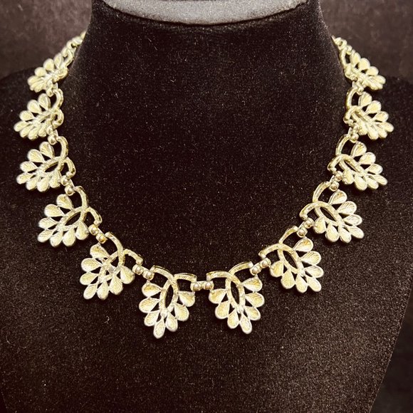 1950s Coro Silver Tone Vine Leaf Necklace Signed (3836) - Picture 8 of 8